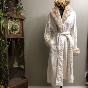 Women’s Plush Robe size S